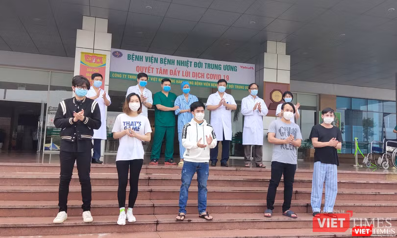 6 bệnh nhân mắc COVID-19 được công bố khỏi bệnh. Ảnh: Minh Thúy