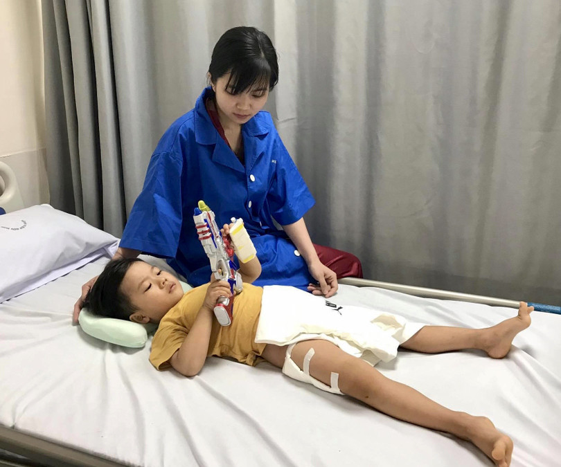 Bệnh nhi hồi phục sau mổ. Ảnh: Bệnh viện Hữu Nghị Bệnh nhi hồi phục sau mổ. Ảnh: Bệnh viện Hữu Nghị