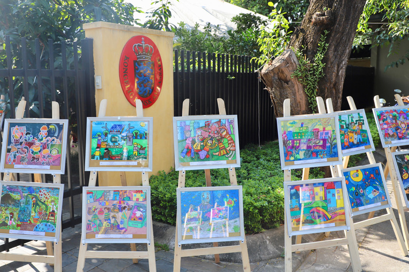 Các bức tranh dự thi