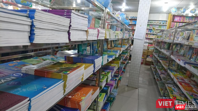 Gian hàng sách giáo khoa
