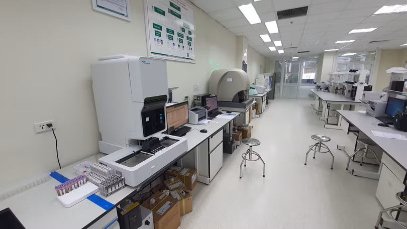 Phòng xét nghiệm tại Bệnh viện Bệnh Nhiệt đới Trung ương. Ảnh: Bộ Y tế