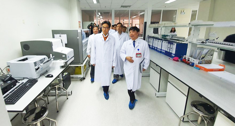 Phó Thủ tướng Vũ Đức Đam kiểm tra công tác phòng, chống dịch bệnh tại Bệnh viện Bệnh Nhiệt đới Trung ương cơ sở 2. Ảnh: Bộ Y tế Phó Thủ tướng Vũ Đức Đam kiểm tra công tác phòng, chống dịch bệnh tại Bệnh viện Bệnh Nhiệt đới Trung ương cơ sở 2. Ảnh: Bộ Y tế