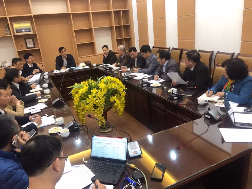 Cục Quản lý Khám, chữa bệnh họp bàn đưa ra giải pháp phòng, chống bệnh viêm đường hô hấp cấp do nCoV. Ảnh: Lê Hảo Cục Quản lý Khám, chữa bệnh họp bàn đưa ra giải pháp phòng, chống bệnh viêm đường hô hấp cấp do nCoV. Ảnh: Lê Hảo