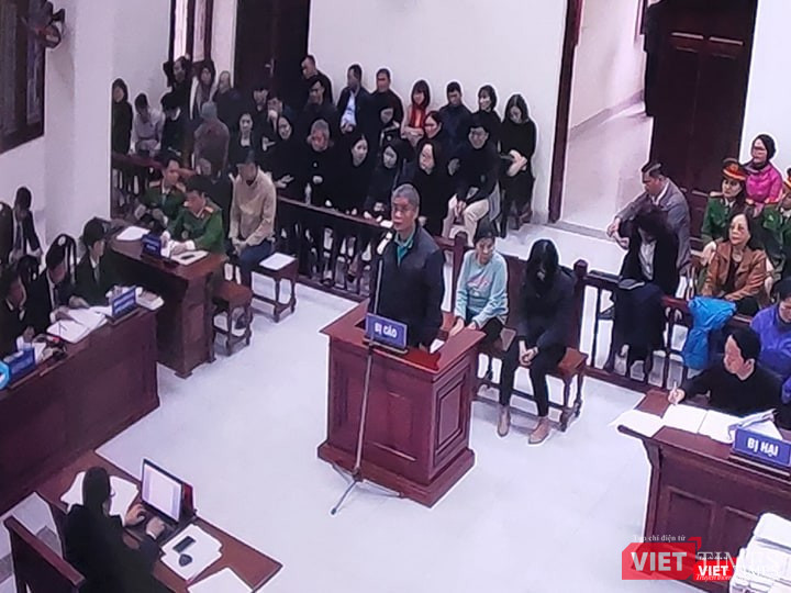 Bị cáo Doãn Quý Phiến trả lời Hội đồng xét xử tại phiên tòa. Ảnh: Minh Thúy Bị cáo Doãn Quý Phiến trả lời Hội đồng xét xử tại phiên tòa. Ảnh: Minh Thúy