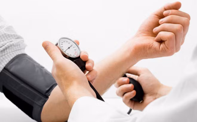 Đo huyết áp. Ảnh: Internet