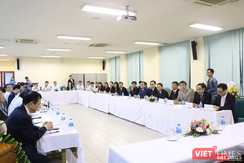 Đại biểu tham dự buổi lễ