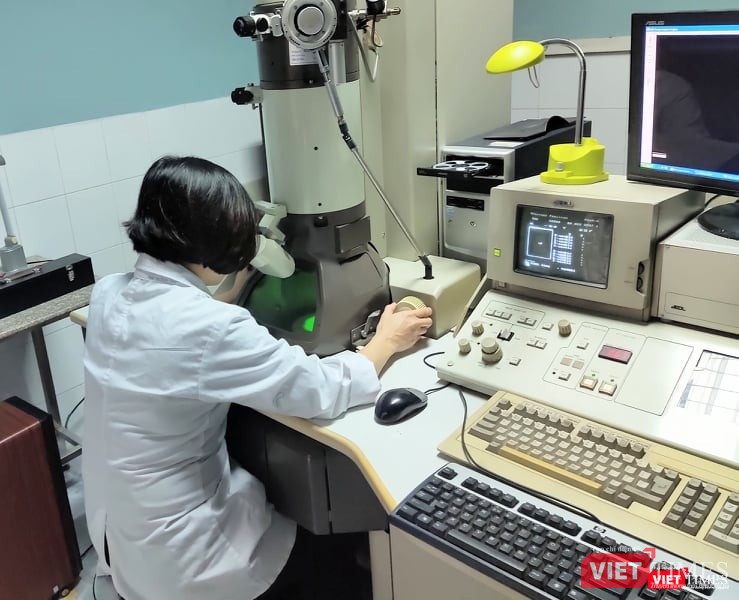 Cán bộ làm việc tại Viện Vệ sinh dịch tễ Trung ương. Ảnh: Minh Thúy