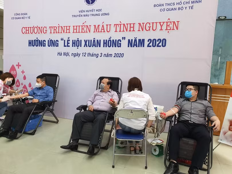 Chương trình hiến máu tình nguyện thu hút đông đảo người dân tham gia. Ảnh: Khánh Phương Chương trình hiến máu tình nguyện thu hút đông đảo người dân tham gia. Ảnh: Khánh Phương