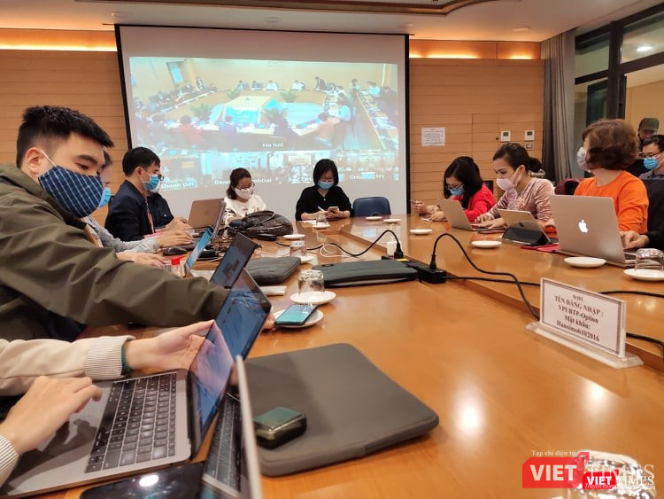 Báo chí dự họp Ban Chỉ đạo phòng, chống dịch COVID-19. Ảnh: Minh Thúy