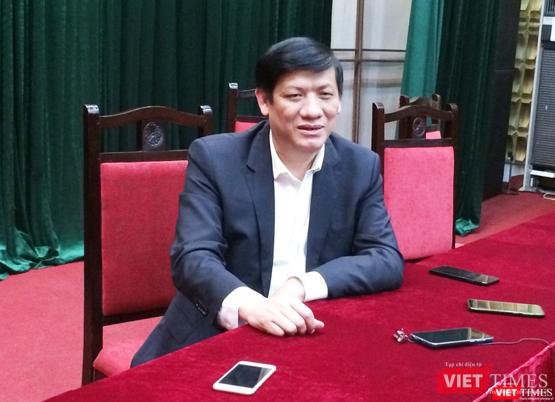Thứ trưởng Bộ Y tế Nguyễn Thanh Long chia sẻ về công tác phòng, chống dịch COVID-19. Ảnh: Minh Thúy