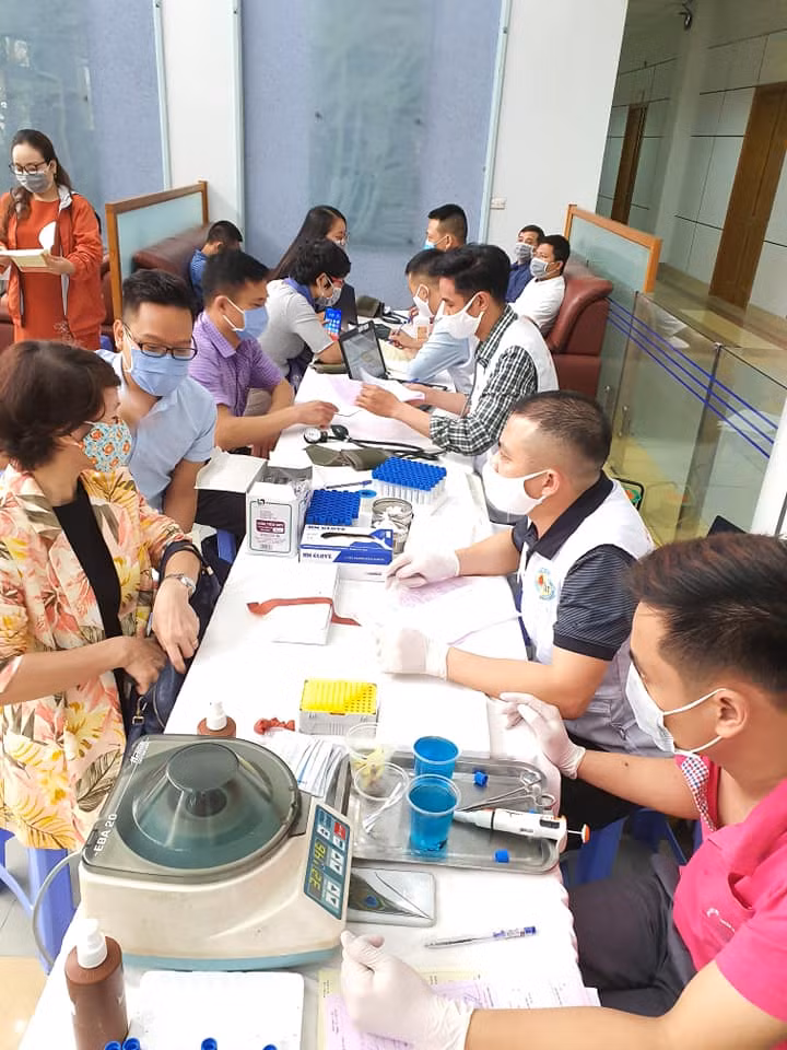Người dân tham gia hiến máu. Ảnh: Khánh Phương Người dân tham gia hiến máu. Ảnh: Khánh Phương