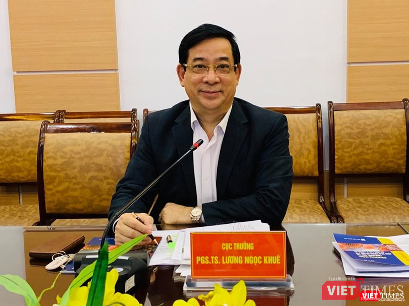 PGS.TS. Lương Ngọc Khuê- Cục trưởng cục Quản lý Khám, chữa bệnh, Phó trưởng Tiểu ban điều trị, Ban chỉ đạo Quốc gia phòng, chống dịch COVID-19- chủ trì một phiên hội chẩn. Ảnh: Thanh Hằng