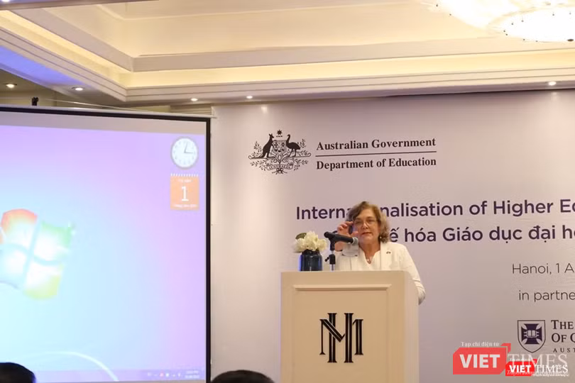 Bà Joana Wood - Tham tán Giáo dục Đại sứ quán Australia