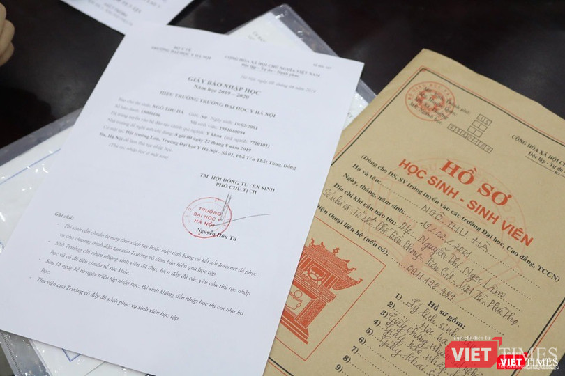 Hồ sơ nhập học của thủ khoa Trường ĐH Y Hà Nội. Ảnh: Minh Thúy Hồ sơ nhập học của thủ khoa Trường ĐH Y Hà Nội. Ảnh: Minh Thúy