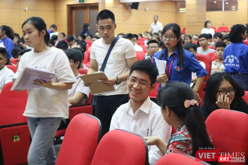 Vui vẻ trò chuyện