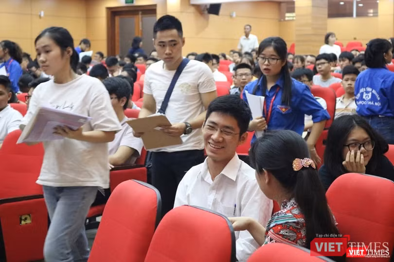 Vui vẻ trò chuyện