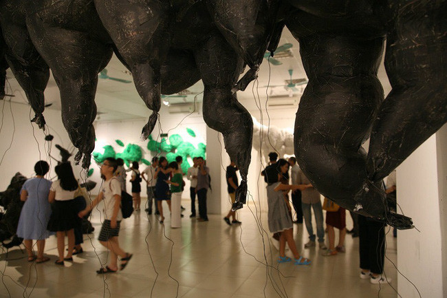 Một góc triển lãm Điêu khắc Côn trùng. Nguồn: Viện văn hóa nghệ thuật Quốc gia Việt Nam (VICAS)