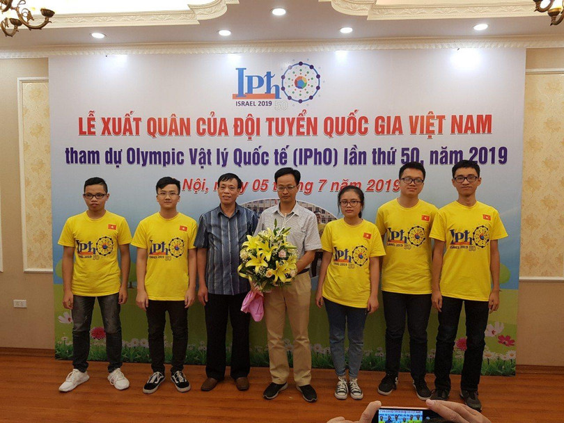 Lễ xuất quân của Đội tuyển quốc gia Việt Nam tham dự Olympic Vật lí quốc tế lần thứ 50 Lễ xuất quân của Đội tuyển quốc gia Việt Nam tham dự Olympic Vật lí quốc tế lần thứ 50