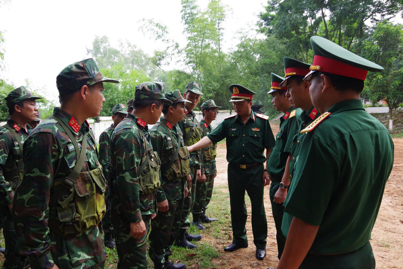 Thực hiện chủ trương hợp tác quân sự quốc phòng giữa Việt Nam và Liên bang Nga, Binh chủng Công binh tổ chức đội tuyển tham gia hội thao quân sự quốc tế với tên gọi Phân đội công binh giỏi “Lộ trình an toàn”. Trong ảnh Thiếu tướng Phùng Ngọc Sơn - Tư lệnh Binh chủng Công binh kiểm tra Đội tuyển Armygame 2019.