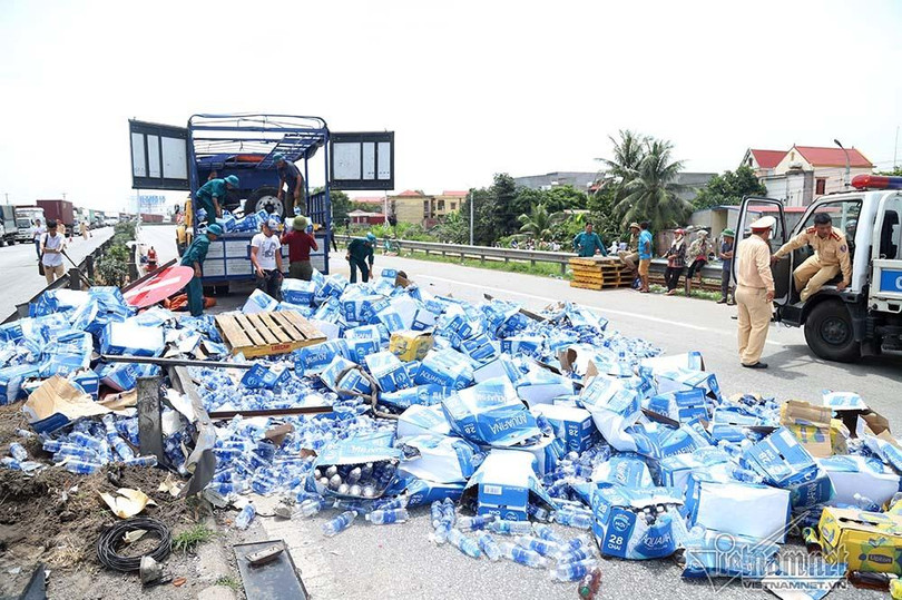 Hiện trường vụ tai nạn giao thông ở Hải Dương ngày 23/7 khiến 5 người tử vong