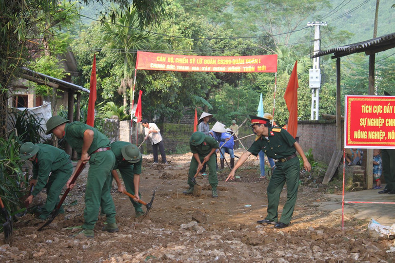 Đi đến đâu những cán bộ, chiến sĩ Lữ đoàn 299 cũng để lại ấn tượng với người dân địa phương. Đi đến đâu những cán bộ, chiến sĩ Lữ đoàn 299 cũng để lại ấn tượng với người dân địa phương.