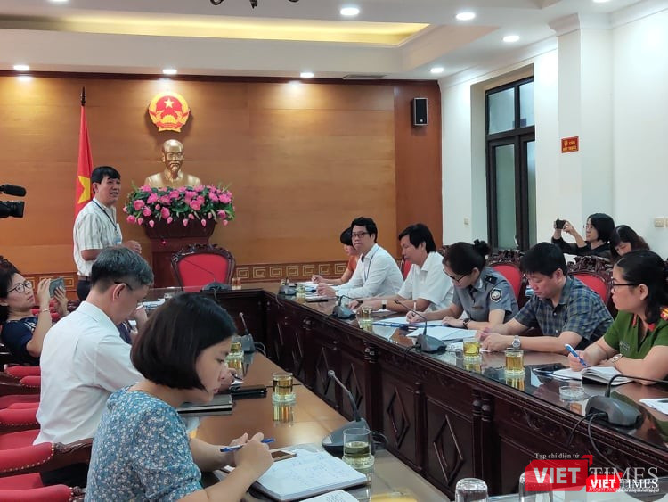 Đoàn kiểm tra làm việc tại UBND quận Tây Hồ (Ảnh: Minh Thúy) Đoàn kiểm tra làm việc tại UBND quận Tây Hồ (Ảnh: Minh Thúy)