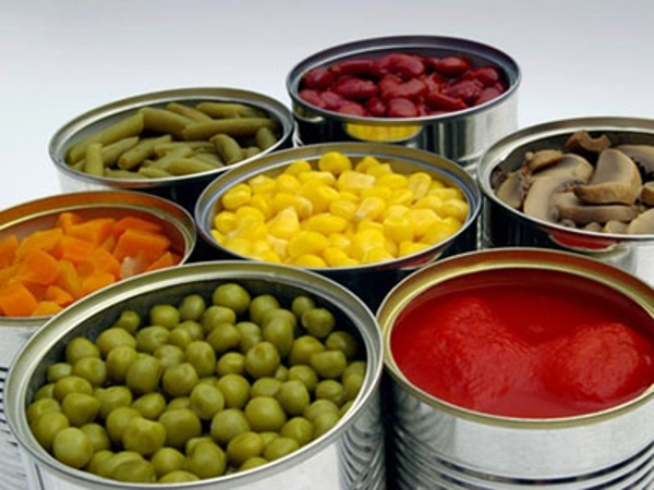 Cà chua nhưng lại không đủ chua. Nên khi ăn đồ hộp có cà chua, cần phải nấu chín kỹ trở lại