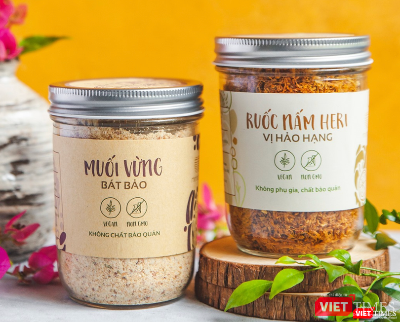 Sản phẩm muối vừng bát bảo và ruốc nấm Heri (Ảnh: FB Vegan Restaurant)