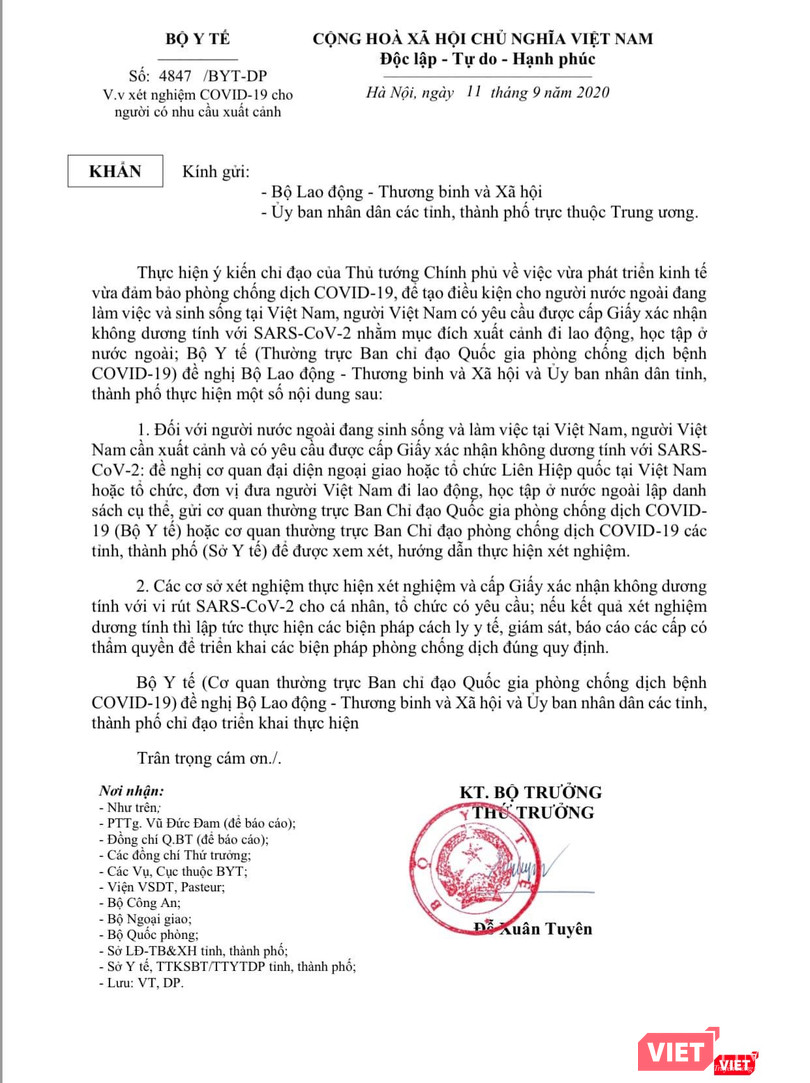 Công văn khẩn của Bộ Y tế về việc xét nghiệm COVID-19 cho người có nhu cầu xuất cảnh (Ảnh: Minh Thúy)