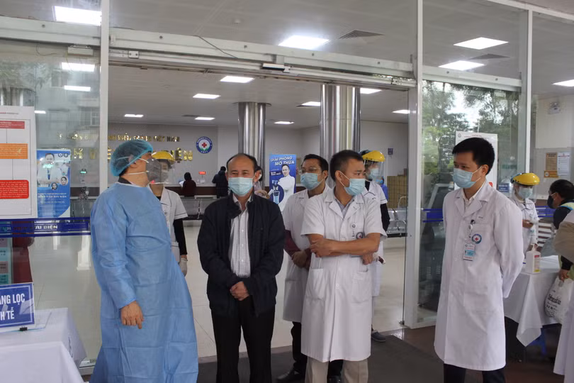 Đoàn công tác của Bộ Y tế làm việc tại Bệnh viện Bưu Điện. Ảnh: Lê Hảo Đoàn công tác của Bộ Y tế làm việc tại Bệnh viện Bưu Điện. Ảnh: Lê Hảo