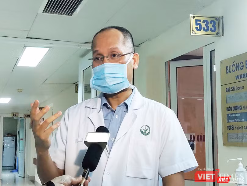 BS. Nguyễn Hồng Hà – Trưởng Khoa Phẫu thuật Tạo hình thẩm mỹ, Bệnh viện Hữu nghị Việt Đức (Ảnh: Minh Thúy)