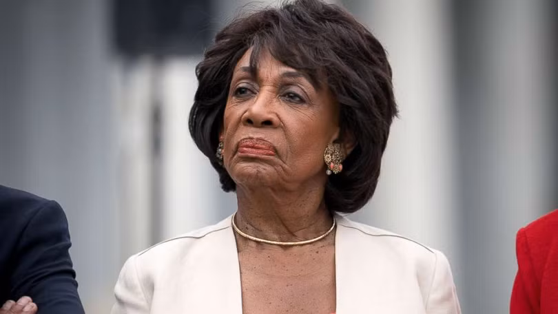 Bà Maxine Waters, chủ tịch Ủy ban Tài chính Hạ viện, khét tiếng vì liên tục kêu gọi luận tội ông Trump. Bà Maxine Waters, chủ tịch Ủy ban Tài chính Hạ viện, khét tiếng vì liên tục kêu gọi luận tội ông Trump.