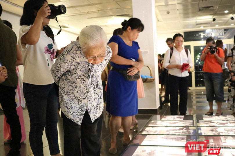 Cụ bà hoài niệm về "gánh hàng rong" Cụ bà hoài niệm về "gánh hàng rong"