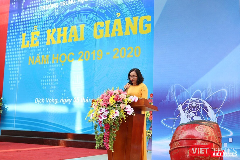 Cô Lê Thị Thúy Nga - Bí thư chi bộ - Hiệu trưởng Trường THCS Dịch Vọng