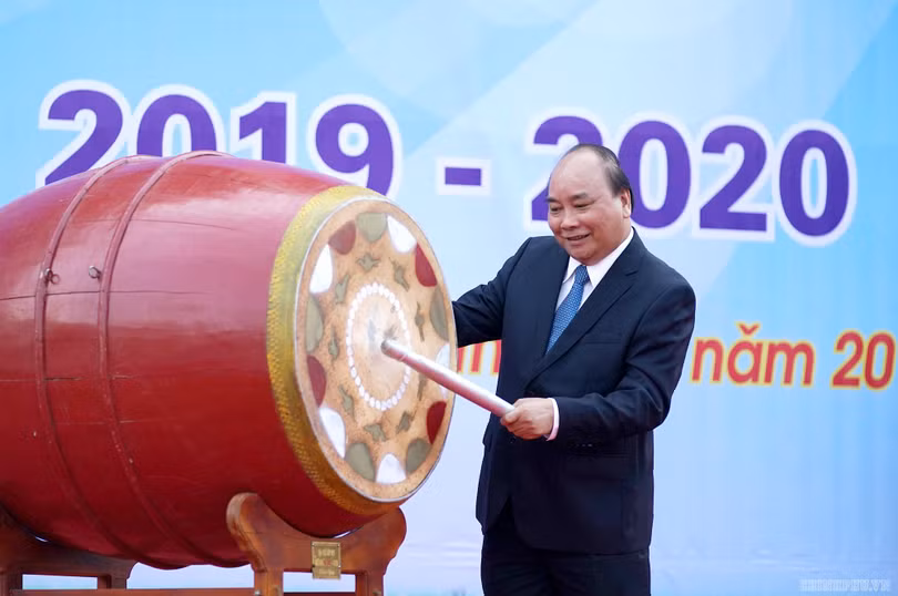 Thủ tướng Chính phủ Nguyễn Xuân Phúc dự lễ khai giảng năm học mới tại Trường THPT Sơn Tây (Hà Nội)