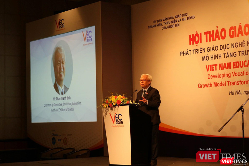 Ông Phan Thanh Bình - Chủ nhiệm Ủy ban Văn hóa, Giáo dục, Thanh niên, Thiếu niên và Nhi đồng của Quốc hội Ông Phan Thanh Bình - Chủ nhiệm Ủy ban Văn hóa, Giáo dục, Thanh niên, Thiếu niên và Nhi đồng của Quốc hội