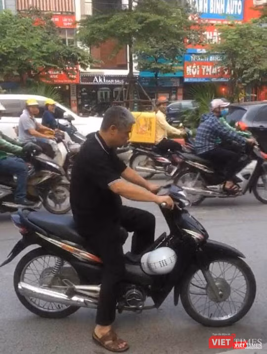 Tài xế Phiến lên xe tái hiện lại hiện trường vụ việc