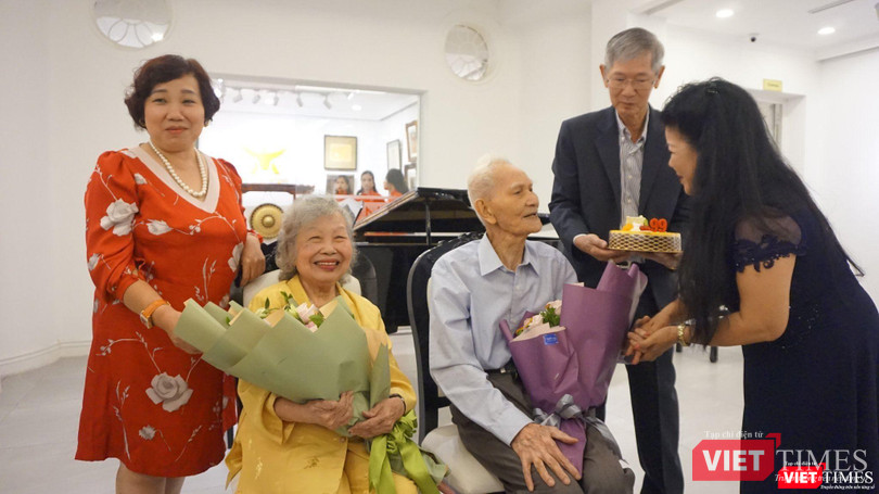 Ông Nguyễn Bá Đạm và bà Nguyễn Thị Sính - vợ cố họa sỹ Bùi Xuân Phái