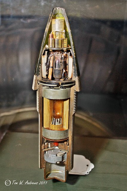 Ngòi nổ cận đích. Ngòi nổ cận đích.