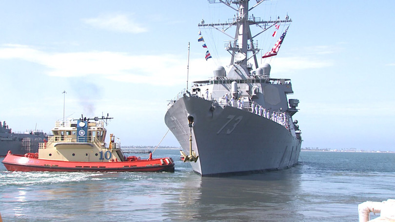 Tàu khu trục USS Decatur.
