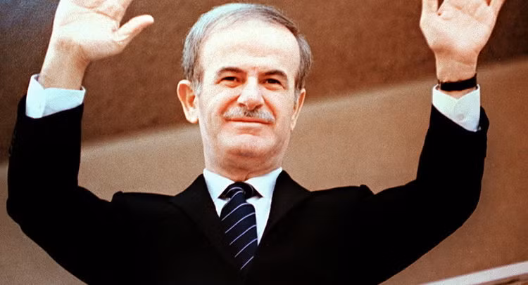 Ông Hafez al-Assad trong cuộc bầu cử để làm nhiệm kỳ tổng thống thứ 3 của ông vào tháng 3.1985. Ông là cha của Bashar al-Assad tổng thống Syria hiện tại.