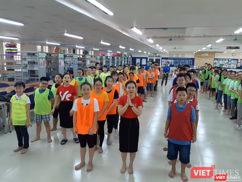 Học sinh hào hứng tham gia hoạt động tại buổi học