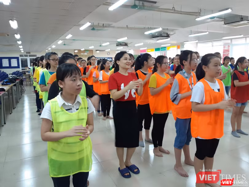 Học sinh tham gia hoạt động trải nghiệm tại buổi học