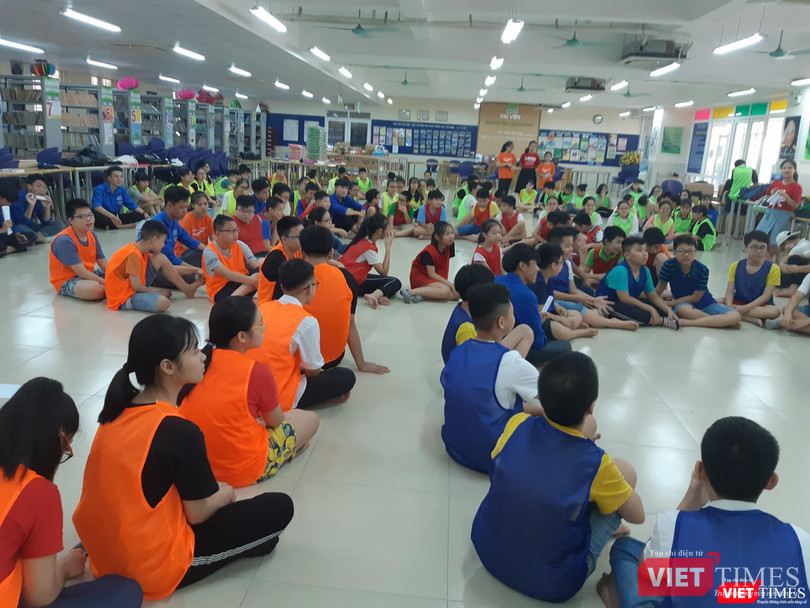 Học sinh hoạt động nhóm