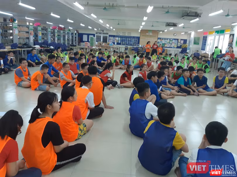 Học sinh hoạt động nhóm