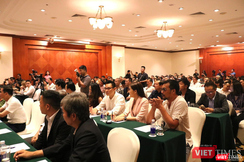 Quang cảnh lễ ra mắt phim "Bão ngầm"