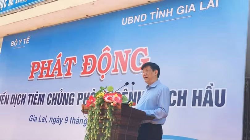 GS.TS. Nguyễn Thanh Long - Quyền Bộ trưởng Bộ Y tế - phát biểu tại lễ phát động chiến dịch tiêm chủng phòng bệnh bạch hầu (Ảnh: Vũ Mạnh Cường)
