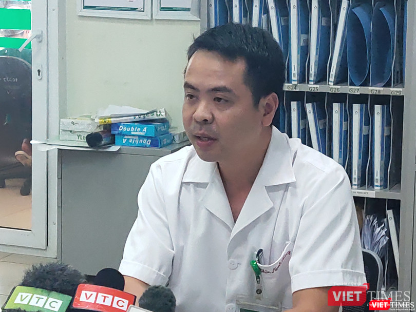 BS. Thân Mạnh Hùng - Phó Trưởng Khoa Cấp cứu, Bệnh viện Bệnh Nhiệt đới Trung ương (Ảnh: Minh Thúy) BS. Thân Mạnh Hùng - Phó Trưởng Khoa Cấp cứu, Bệnh viện Bệnh Nhiệt đới Trung ương (Ảnh: Minh Thúy)