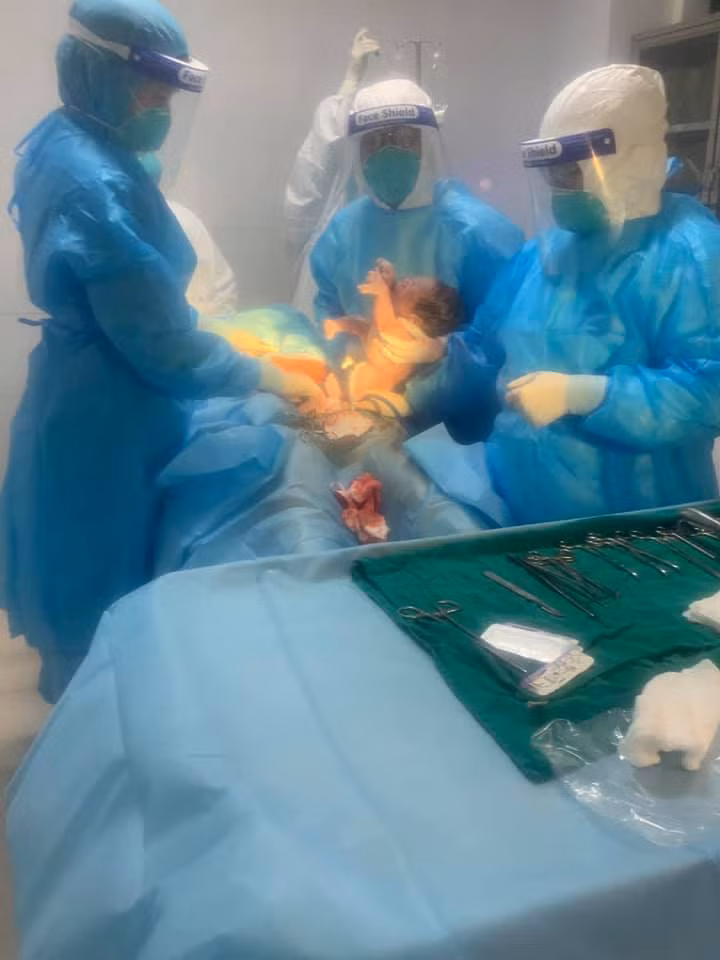 Nhập mô tả ảnhBé trai nặng 3,5 kg đã chào đời khỏe manh (Ảnh: BVCC) Nhập mô tả ảnhBé trai nặng 3,5 kg đã chào đời khỏe manh (Ảnh: BVCC)