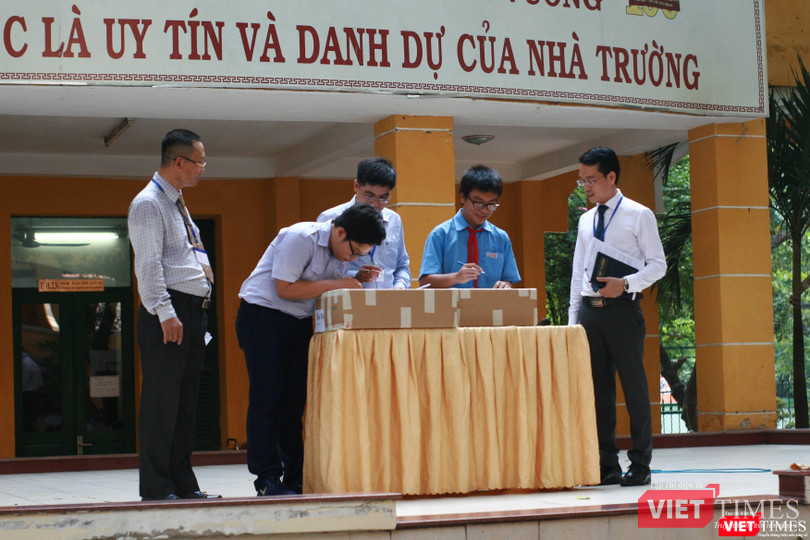 Quy trình kiểm tra đề thi diễn ra nghiêm túc